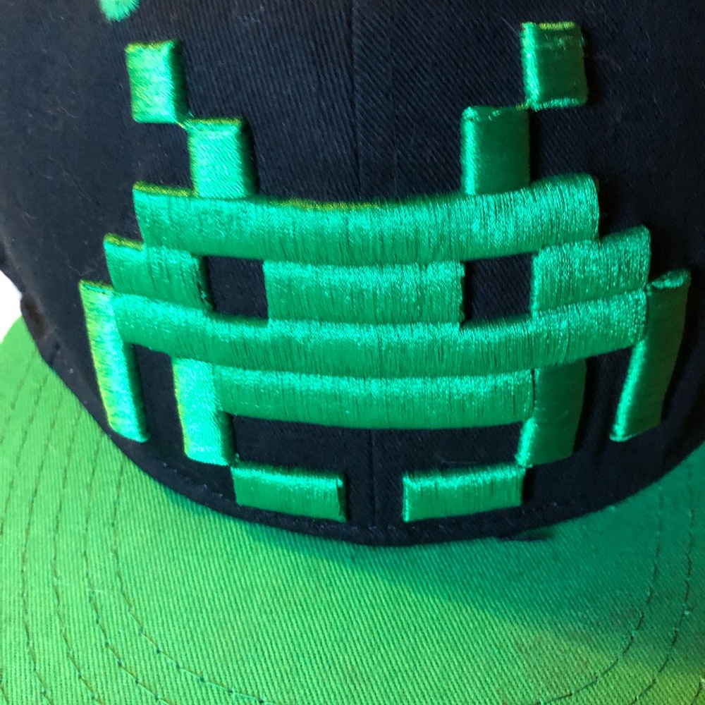 Space Invaders Snap back cap - Picture 9 of 9